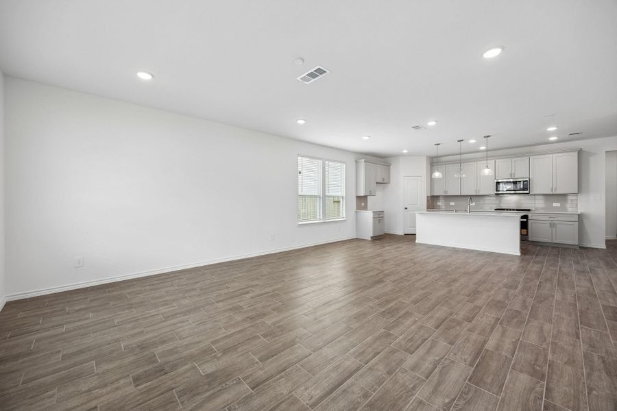 Spacious, unfurnished interior of a new home in Montgomery Bend, Montgomery (Image 22).