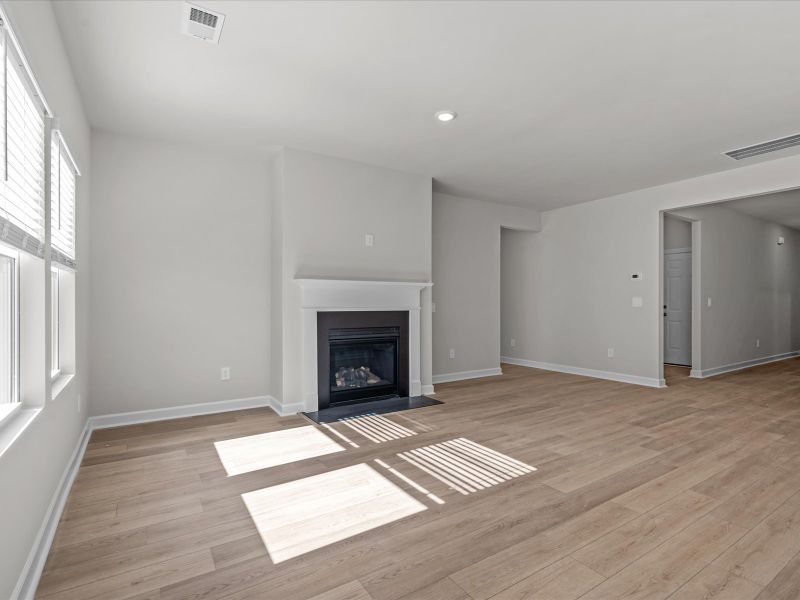 Spacious, unfurnished interior of a new home in Holland Park, Spartanburg (Image 13).