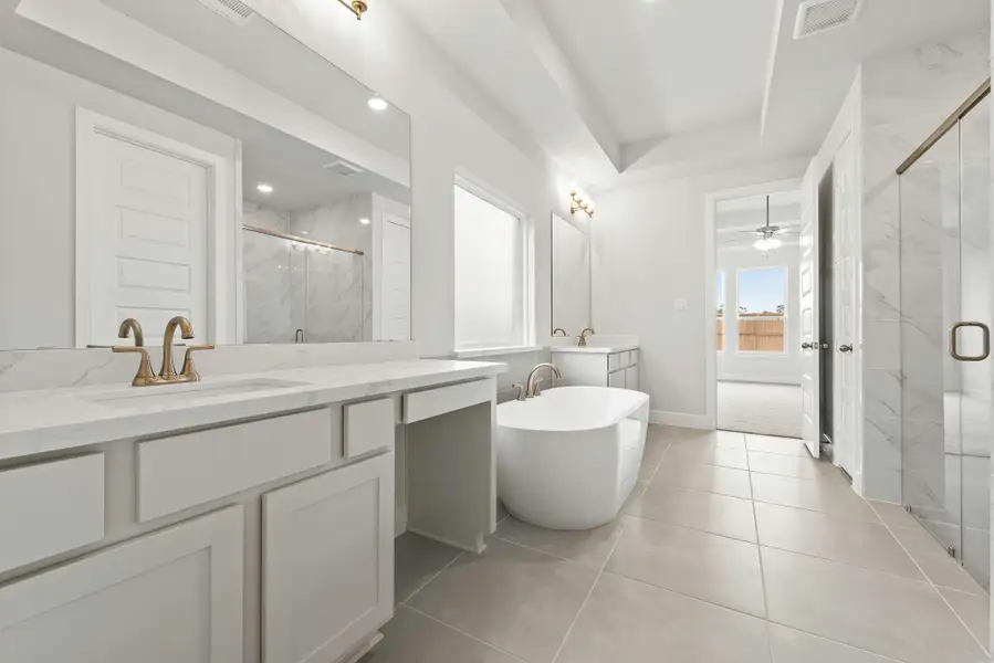 Furnished interior view inside a new home in Grand Central Park – 50', Conroe (Image 4).