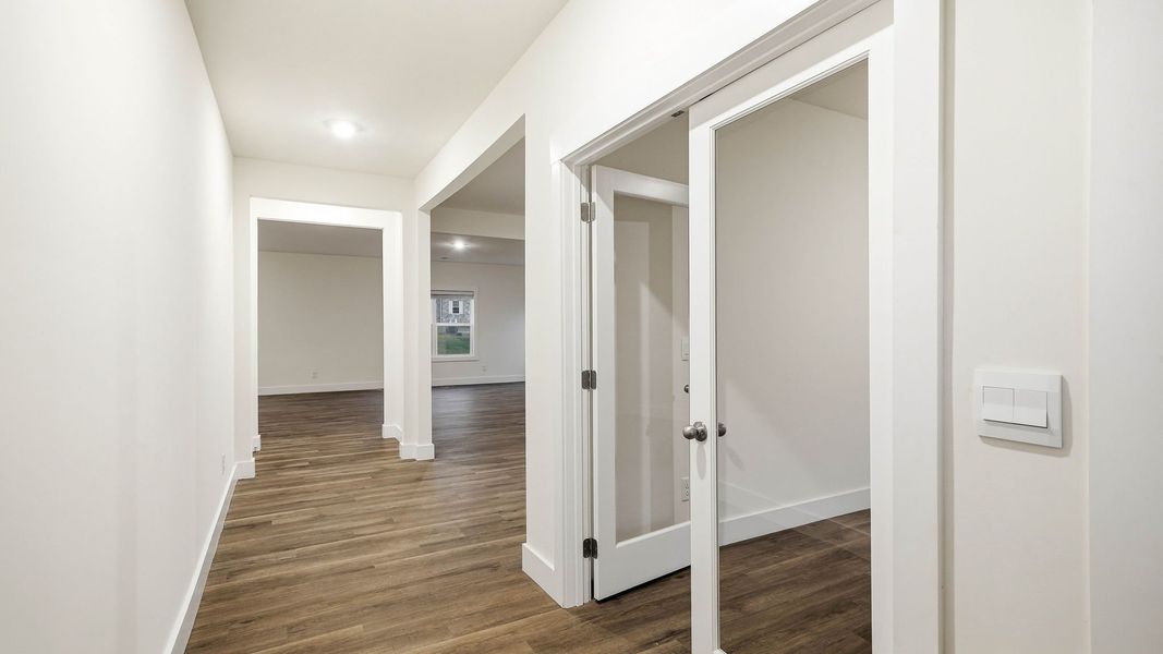 Spacious, unfurnished interior of a new home in Polo Fields, Kingsport (Image 10).