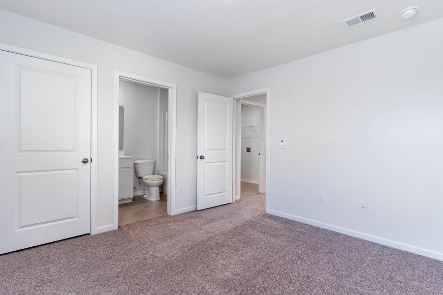 Representative unfurnished interior of a home built from the HAYDEN by D.R. Horton in South Haven, Camden (Image 25).