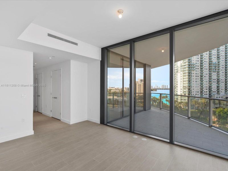 Spacious, unfurnished interior of a new home in Five Park, Miami Beach (Image 18). Spacious, unfurnished interior of a new home in Five Park, Miami Beach (Image 18).