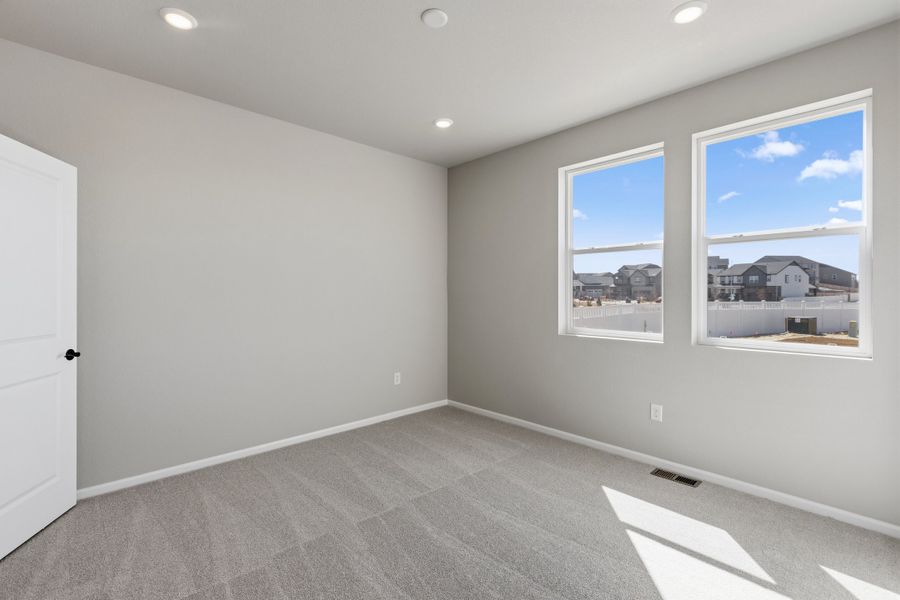 Spacious, unfurnished interior of a new home in The Estates Collection at Murphy Creek, Aurora (Image 24).