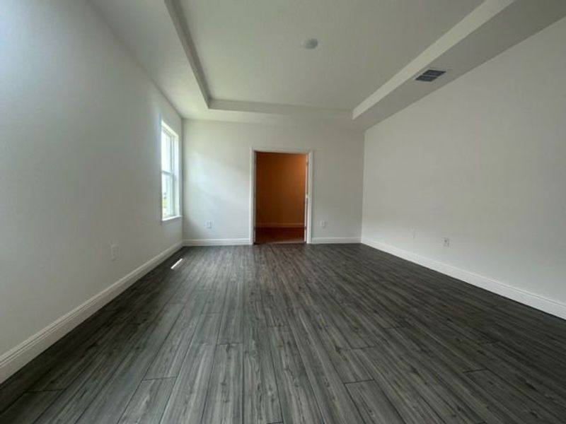 Spacious, unfurnished interior of a new home in Central Park, Port St. Lucie (Image 6).