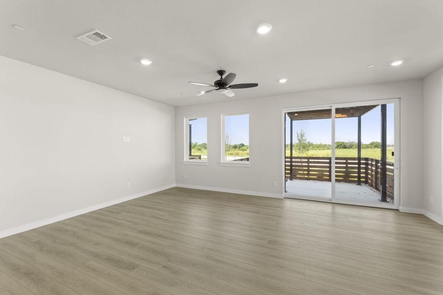 Spacious, unfurnished interior of a new home in Ten Mile Creek, Celina (Image 14).
