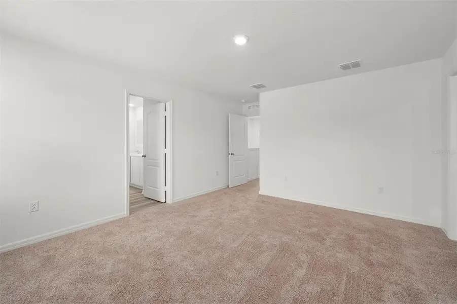 Spacious, unfurnished interior of a new home in , Astatula (Image 12).