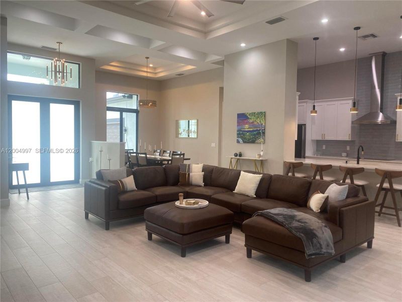 Community amenities in , Naples (Image 32).