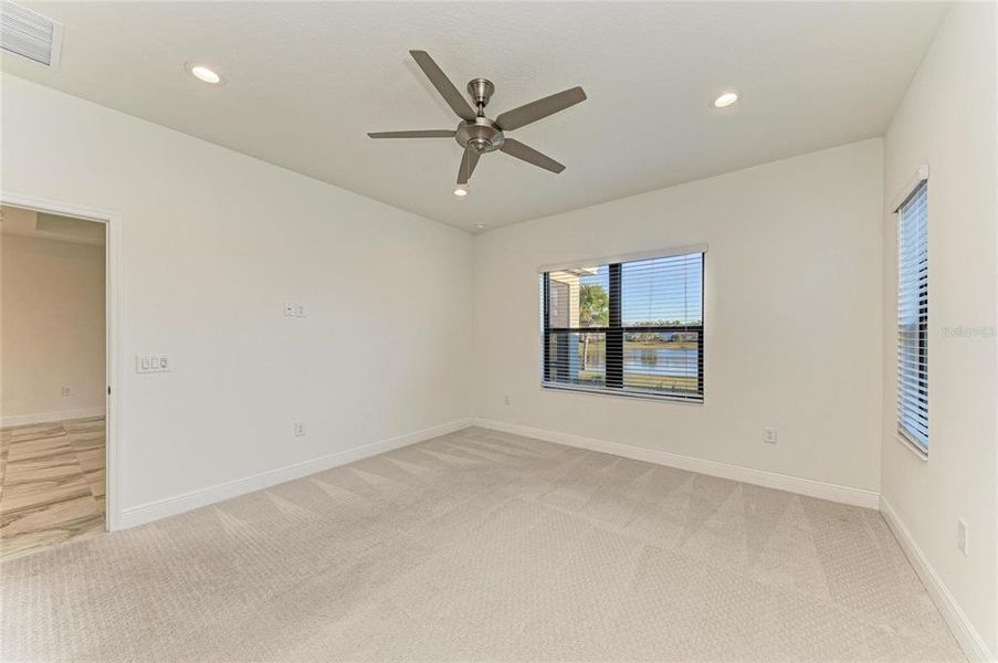 Spacious, unfurnished interior of a new home in , Sarasota (Image 44).