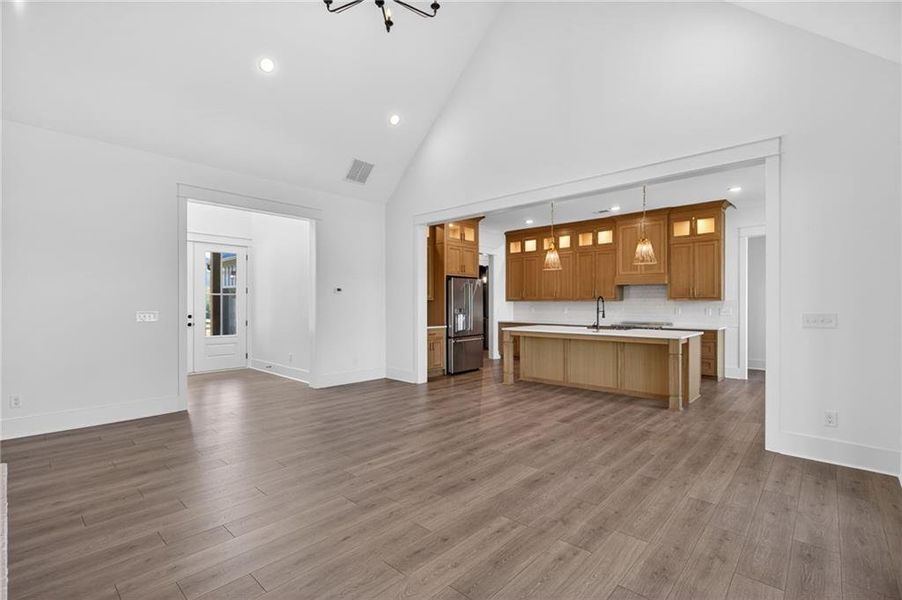 Spacious, unfurnished interior of a new home in , Dallas (Image 29).