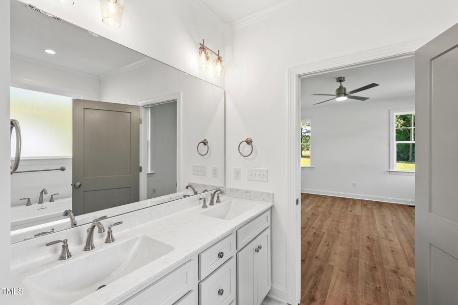 8819CF5E-C1F8-48E5-9BD2-C91089C8C74F