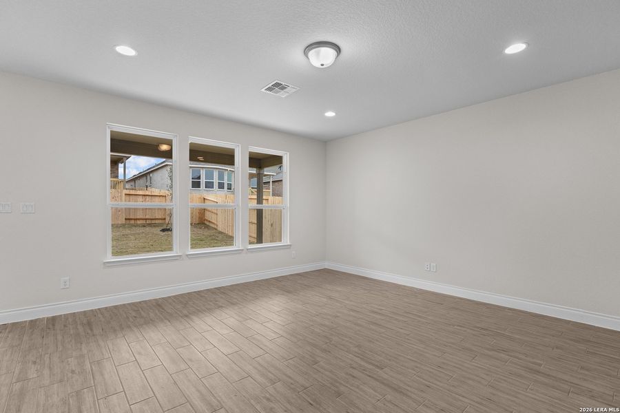 Spacious, unfurnished interior of a new home in Horizon Ridge, San Antonio (Image 33). Spacious, unfurnished interior of a new home in Horizon Ridge, San Antonio (Image 33).