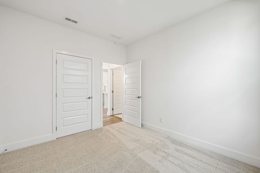 Spacious, unfurnished interior of a new home in Del Webb Barton Village, Lebanon (Image 41).