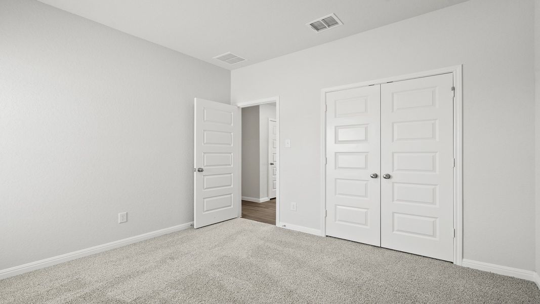 Spacious, unfurnished interior of a new home in Hunters Ranch, San Antonio (Image 18).