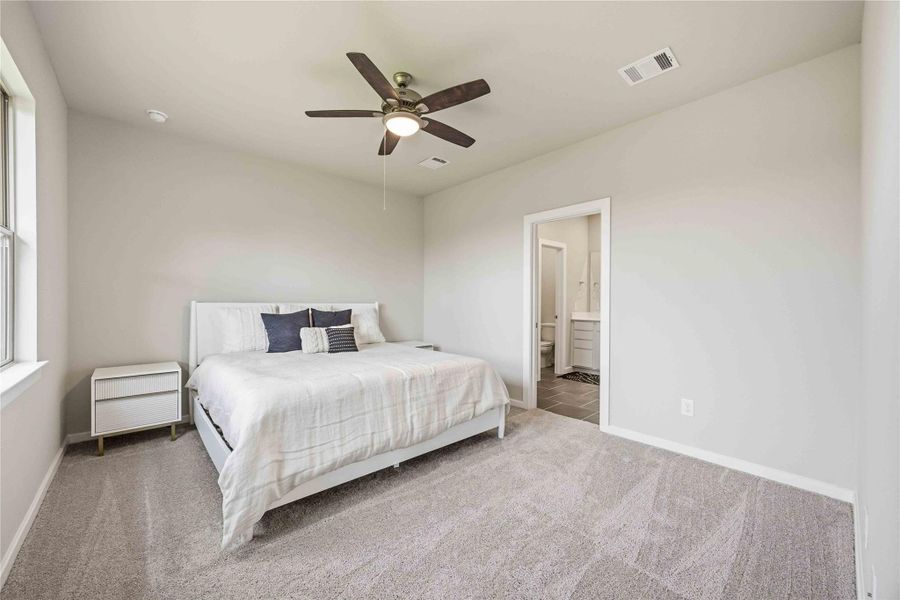 Furnished interior view inside a new home in La Segarra 40', Brookshire (Image 9).