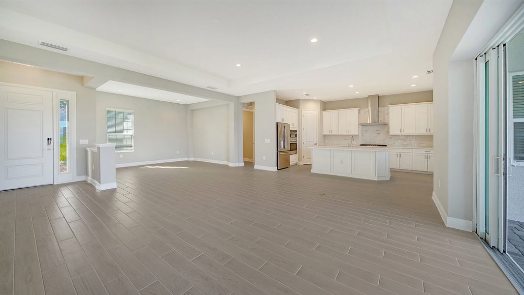 Spacious, unfurnished interior of a new home in Grand Palm, Venice (Image 12).