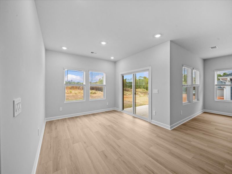 Spacious, unfurnished interior of a new home in Vickery Station, Woodruff (Image 10).