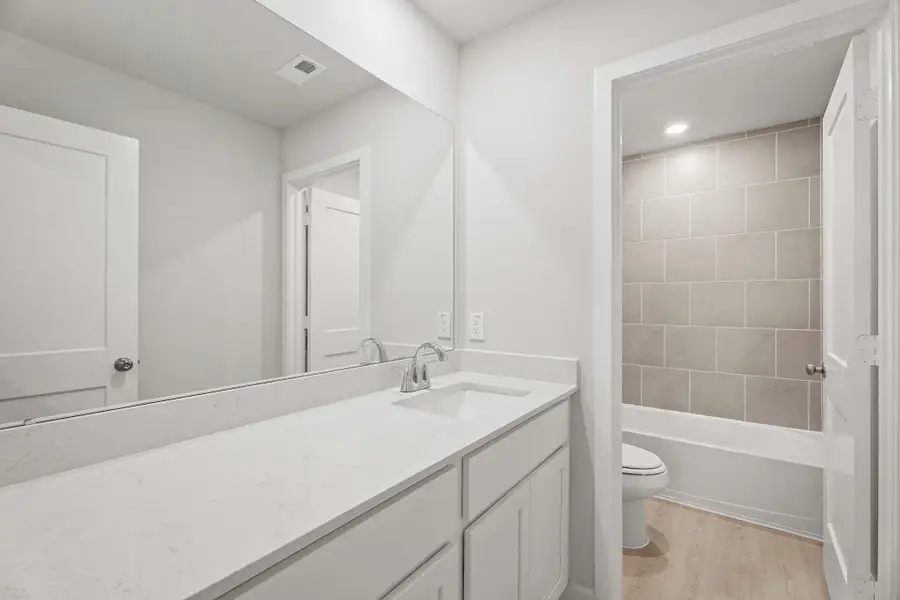 Furnished interior view inside a new home in Lago Mar, Texas City (Image 10).