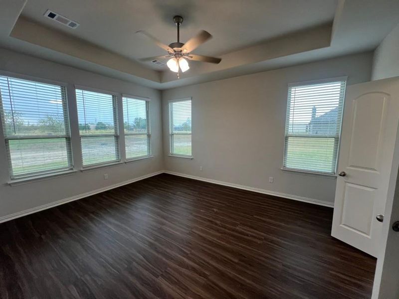 Spacious, unfurnished interior of a new home in Oak Valley, Oak Ridge (Image 16).