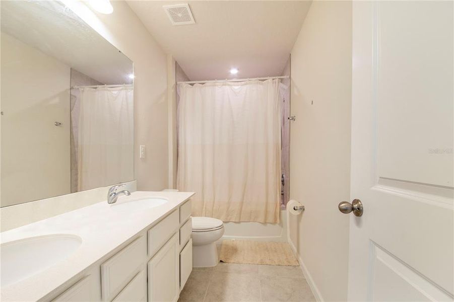 Furnished interior view inside a new home in , Winter Haven (Image 14).