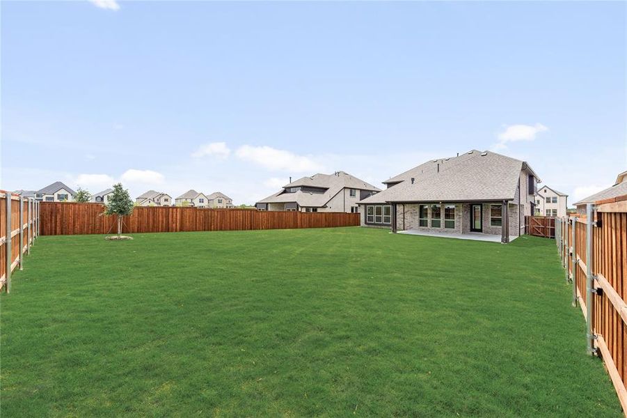 Exterior details and patio area of a home in Mosaic, Celina (Image 28).