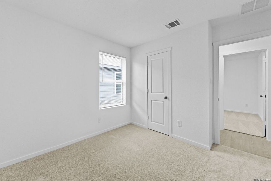 Spacious, unfurnished interior of a new home in Spring Grove, San Antonio (Image 21).