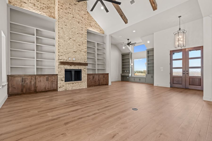 Spacious, unfurnished interior of a new home in Parker Meadows, Weatherford (Image 30).