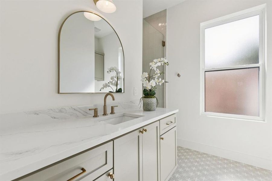 Furnished interior view inside a new home in , Dallas (Image 23).