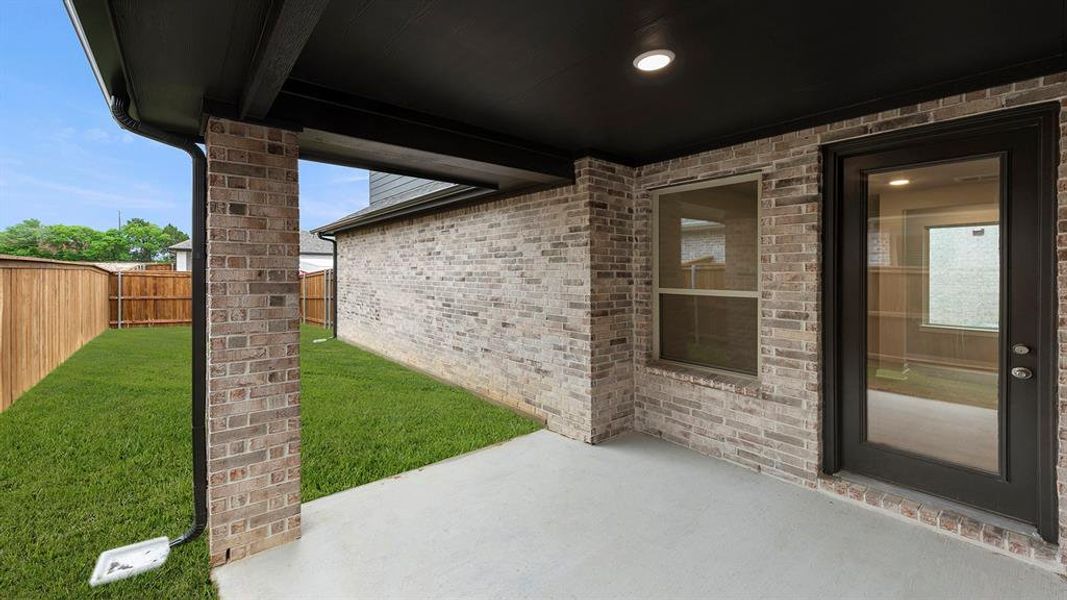 25. 1432 Waterford - Patio