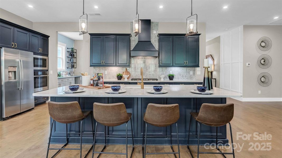 Model photo used for reference