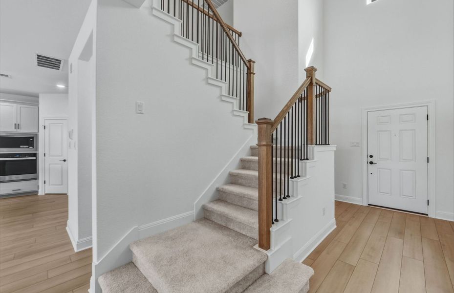 Spacious, unfurnished interior of a new home in Horizon Lake, Leander (Image 18).