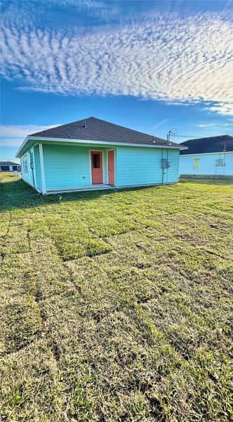 Exterior details and patio area of a home in , Palacios (Image 3).