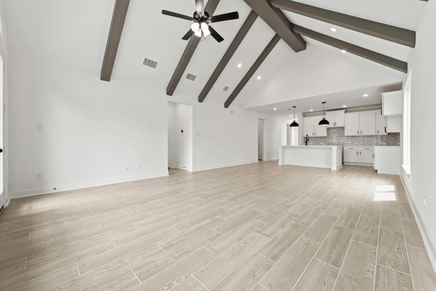 Spacious, unfurnished interior of a new home in Cross Creek West - 45', Fulshear (Image 21). Spacious, unfurnished interior of a new home in Cross Creek West - 45', Fulshear (Image 21).