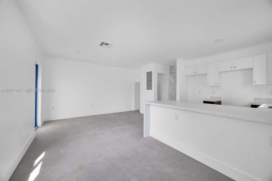 Spacious, unfurnished interior of a new home in , Miami (Image 24).