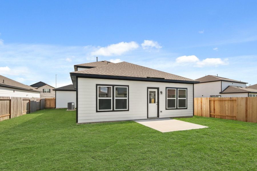 Exterior details and patio area of a home in Caney Mills, Cut and Shoot (Image 3).
