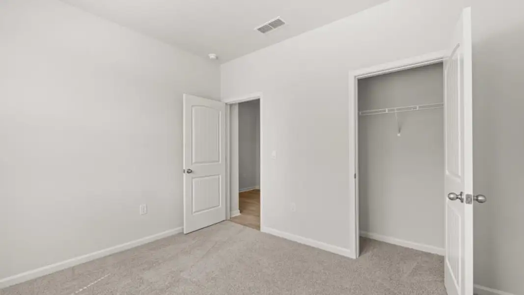 Spacious, unfurnished interior of a new home in Oakleigh Glen, Dallas (Image 12).