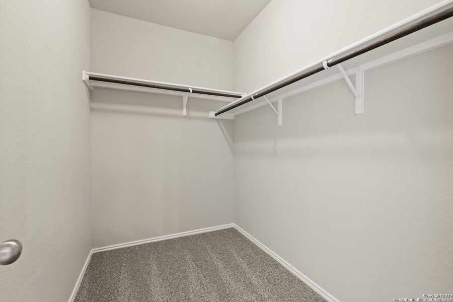 Spacious, unfurnished interior of a new home in Blue Ridge Ranch, San Antonio (Image 13).