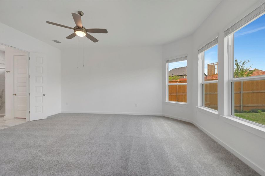 Spacious, unfurnished interior of a new home in Cedar Brook, Leander (Image 25).