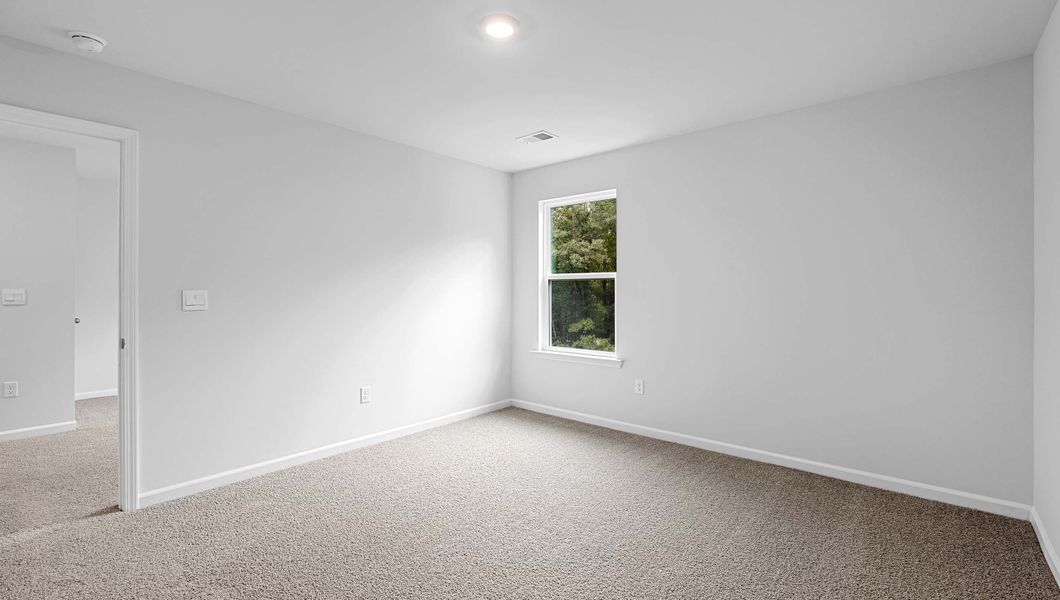Spacious, unfurnished interior of a new home in Woodglen, Piedmont (Image 22).