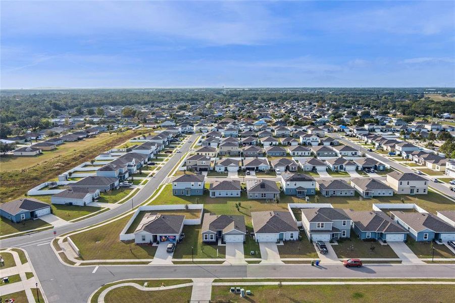 Aerial view of neighborhood without property border