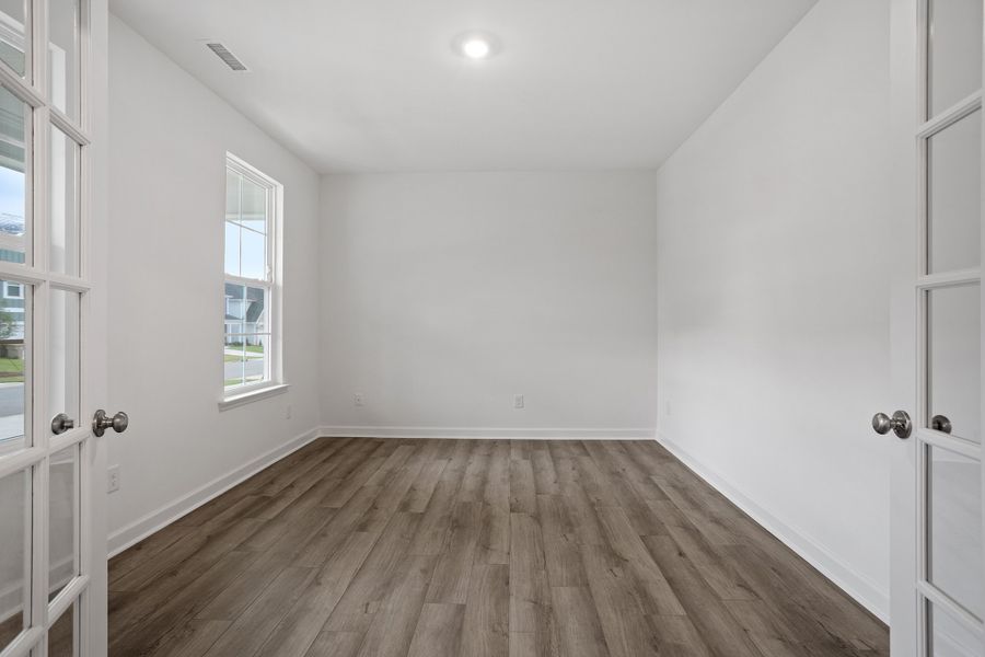Spacious, unfurnished interior of a new home in Georgias Landing, Raleigh (Image 17).