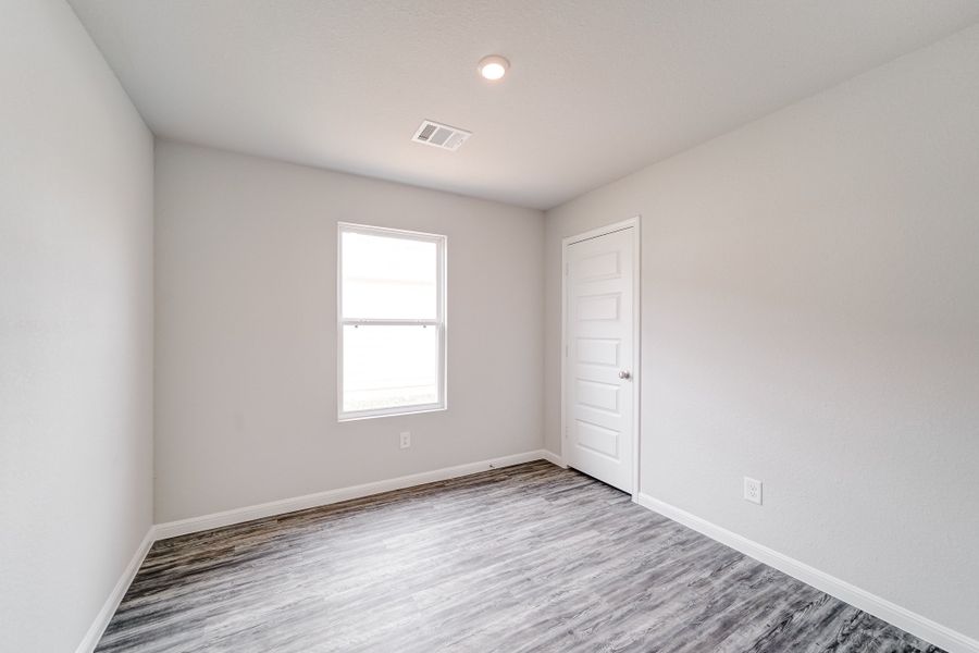 Spacious, unfurnished interior of a new home in Santa Fe, Cleveland (Image 14).