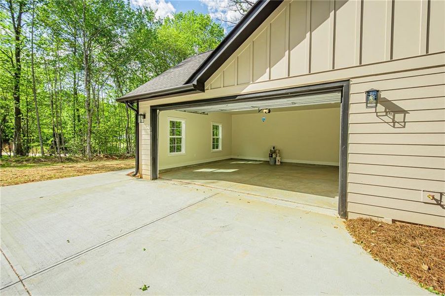 Exterior details and patio area of a home in , Dawsonville (Image 4).