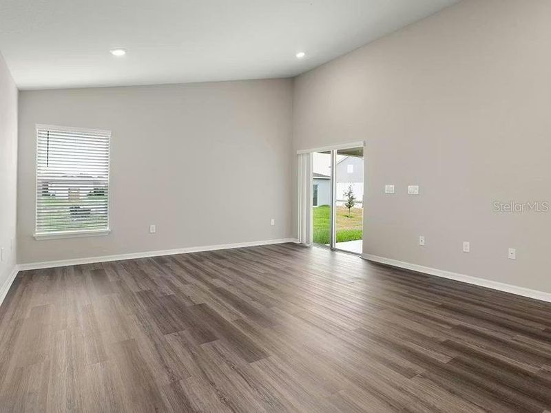 Spacious, unfurnished interior of a new home in VillaMar, Winter Haven (Image 8).