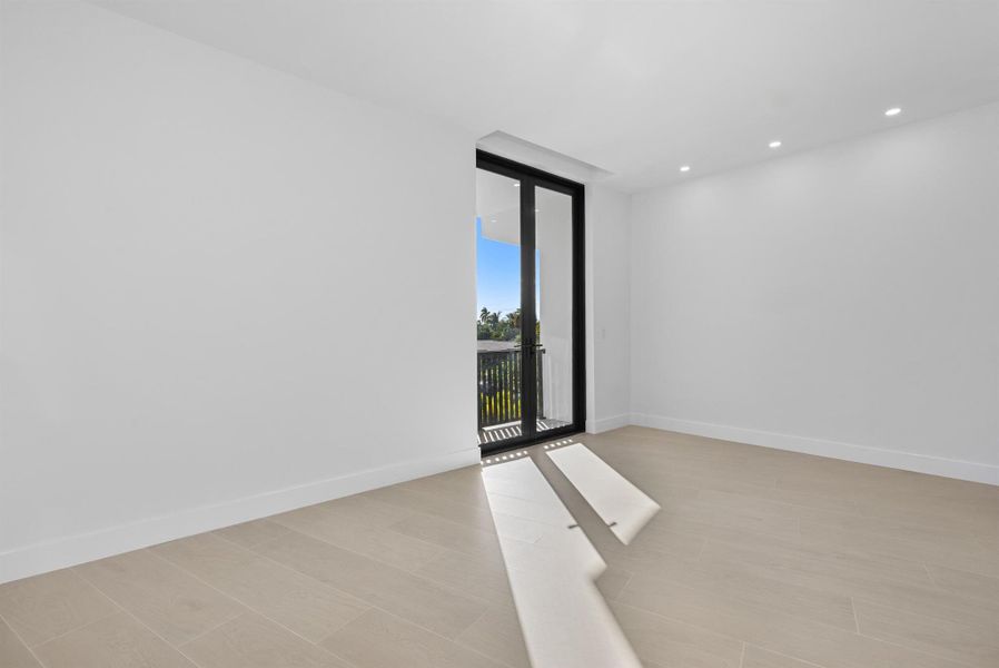 Spacious, unfurnished interior of a new home in , Boca Raton (Image 23).