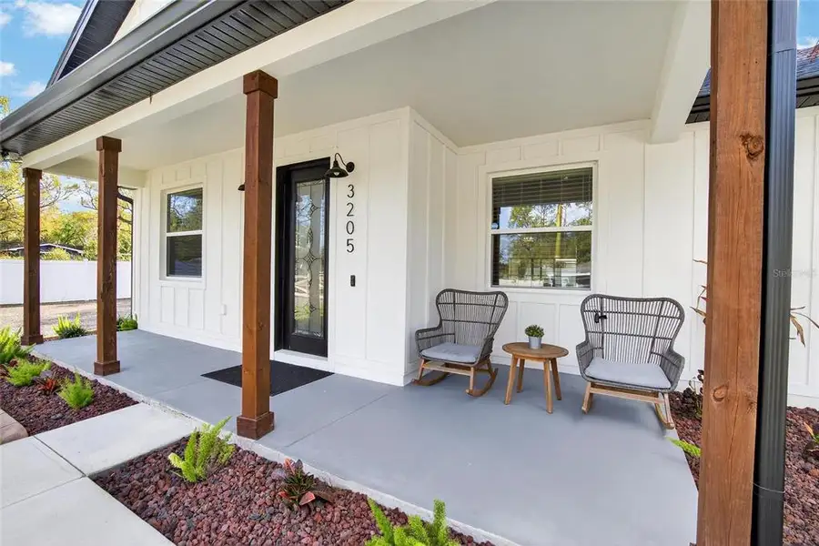 Exterior details and patio area of a home in , Plant City (Image 4).