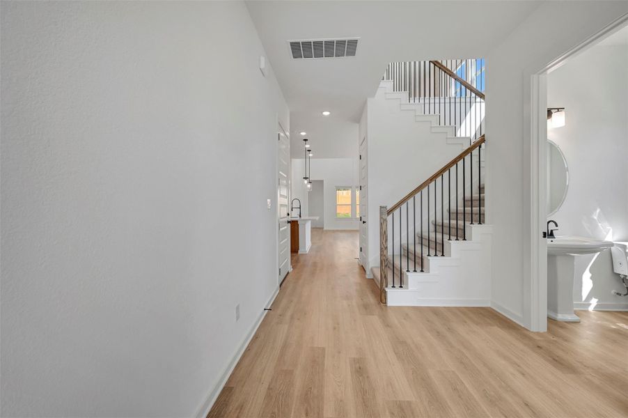 Spacious, unfurnished interior of a new home in Heritage, Dripping Springs (Image 18).