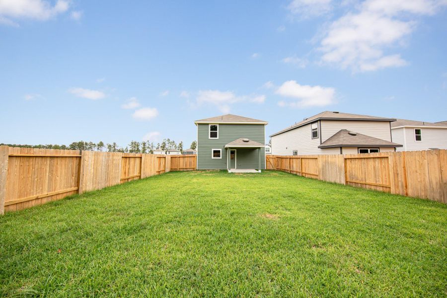 Exterior details and patio area of a home in Townsend Reserve, Splendora (Image 2).