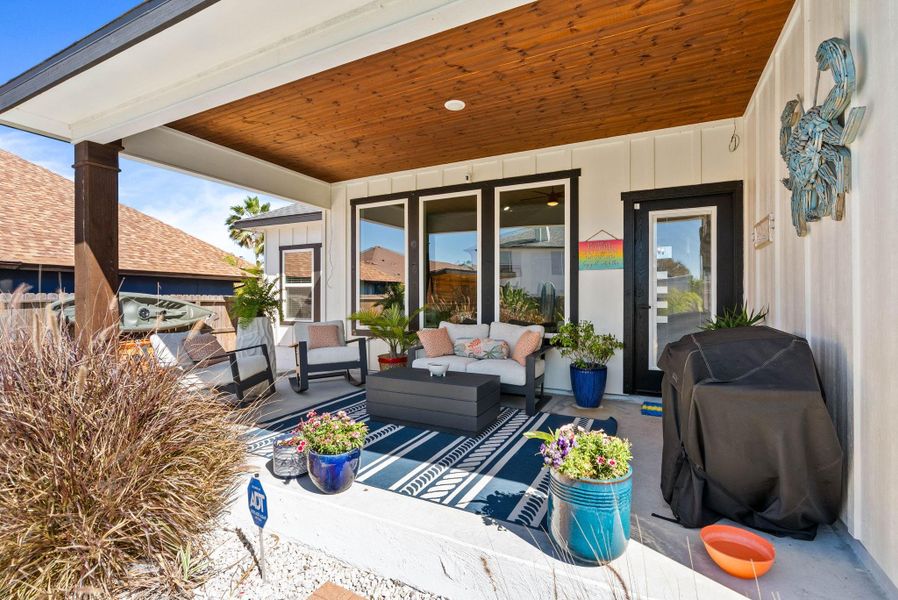 Exterior details and patio area of a home in , Corpus Christi (Image 3).