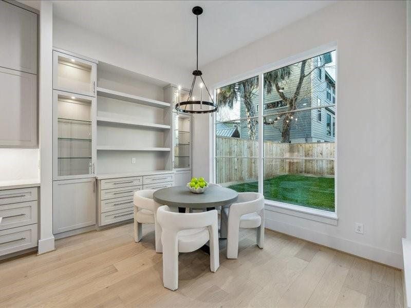 Breakfast area with built ins