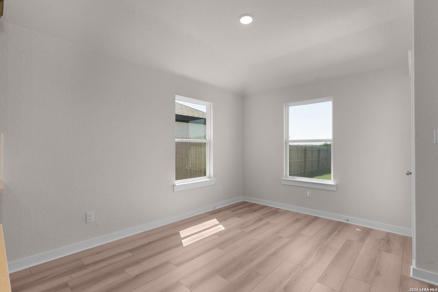 Spacious, unfurnished interior of a new home in Westridge, San Antonio (Image 14).